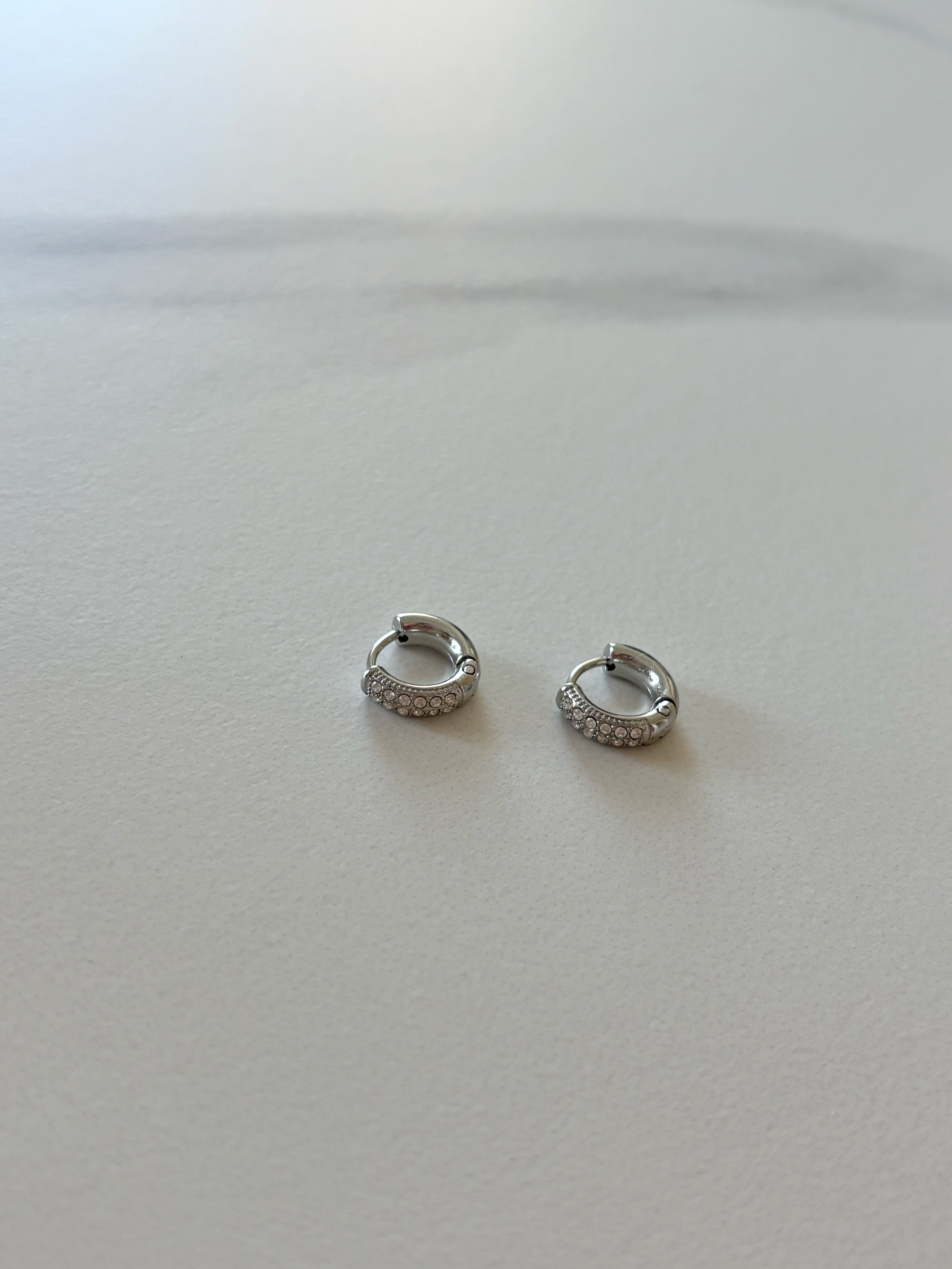 Orecchini Hoop zirconati piccoli